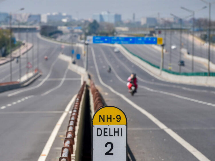 ਕੇਜਰੀਵਾਲ ਸਰਕਾਰ ਨੇ ਦਿੱਲੀ ਨੂੰ ਕੀਤਾ ਲੌਕਡਾਊਨ । ਕੋਰੋਨਾ ਨੇ ਮਚਾਇਆ ਕਹਿਰ