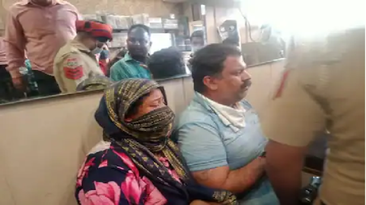 ਪਤੀ ਪਤਨੀ ਨੇ ਦੁਕਾਨਦਾਰ ਦੇ ਅੱਖਾਂ ‘ਚ ਮਿਰਚਾਂ ਪਾ ਕੇ ਲੁੱਟਣ ਦੀ ਕੀਤੀ ਕੋਸ਼ਿਸ਼ ਦੁਕਾਨ ਤੇ ਕੰਮ ਕਰਨ ਵਾਲੇ ਲੜਕੇ ਨੇ ਕੀਤਾ ਕਾਬੂ