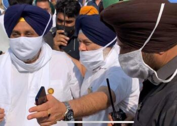 ਸੁਖਬੀਰ ਬਾਦਲ ਮੰਡੀਆਂ ਦਾ ਦੌਰਾ ਕਰਦੇ ਹੋਏ ਗੋਨਿਆਣਾ ਤੋਂ ਚੱਲ ਕੇ  ਬਾਘਾਪੁਰਾਣਾ ਵਿੱਚ ਦੀ ਹੁੰਦੇ ਹੋਏ ਮੰਡੀ ਛੱਡ ਸਿੱਧੇ ਮੋਗਾ ਪਹੁੰਚੇ