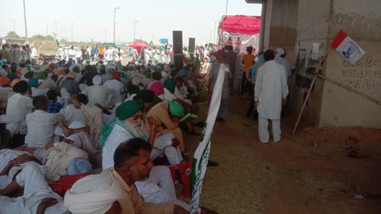 ਹਜ਼ਾਰਾਂ ਦੀ ਗਿਣਤੀ ਵਿੱਚ ਕਿਸਾਨਾਂ ਨੇ ਕੀਤਾ ਕੇ.ਐਮ.ਪੀ . ਹਾਈਵੇ ਜਾਮ