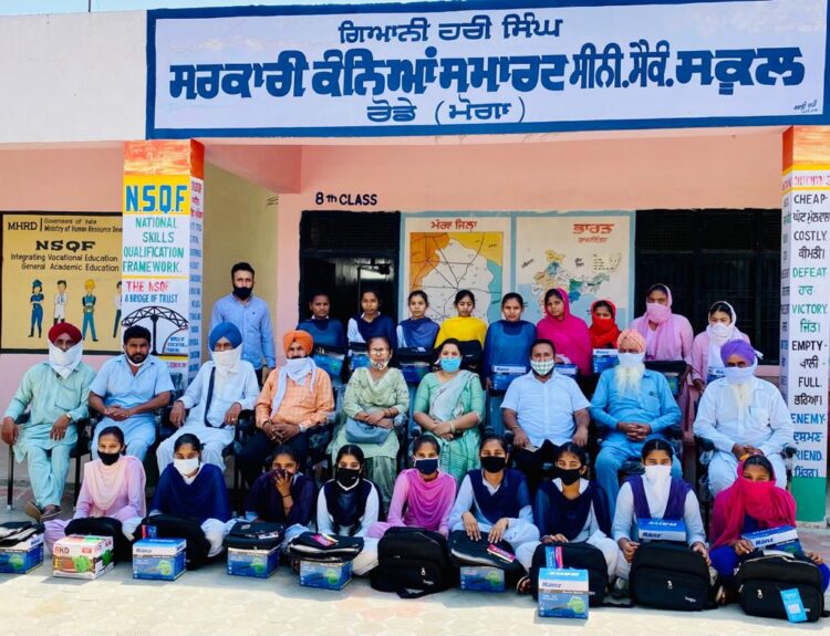 ਪਿੰਡ ਰੋਡੇ ਦੇ ਸੀਨੀਅਰ ਸੈਕੰਡਰੀ ਸਕੂਲ ਵਿਚ ਸਰਕਾਰ ਦੁਆਰਾ ਭੇਜੀਆਂ ਆਈ.ਟੀ. ਕਿੱਟਾਂ ਵਿਦਿਆਰਥੀਆਂ ਨੂੰ ਕੀਤੀਆਂ ਸਮਰਪਿਤ