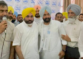 ਮੋਗਾ ਵਿੱਚ ਕਾਂਗਰਸ ਨੂੰ ਵੱਡਾ ਝਟਕਾ, ਲਾਡੀ ਢੋਸ ਹੋਏ ਭਗਵੰਤ ਮਾਨ ਦੀ ਹਾਜ਼ਰੀ ਵਿਚ ਆਪ ਵਿਚ ਸ਼ਾਮਿਲ