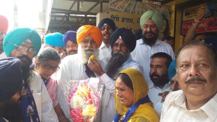 ਬਾਘਾ ਪੁਰਾਣਾ ਵਿਖੇ ਅਕਾਲੀ – ਬਸਪਾ ਗਠਜੋੜ ਦੀ ਖੁਸ਼ੀ ਵਿੱਚ ਵੰਡੇ ਲੱਡੂ