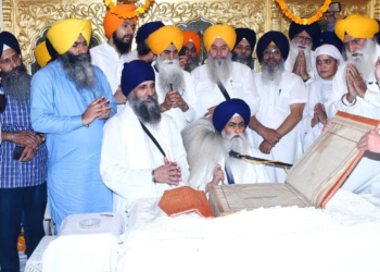 ਸੱਚਖੰਡ ਸ੍ਰੀ ਹਰਿਮੰਦਰ ਸਾਹਿਬ ਵਿਖੇ 1984 ਦੇ ਘੱਲੂਘਾਰੇ ਸਮੇਂ ਗੋਲੀ ਲੱਗਣ ਨਾਲ ਜ਼ਖ਼ਮੀ ਹੋਏ ਸ੍ਰੀ ਗੁਰੂ ਗ੍ਰੰਥ ਸਾਹਿਬ ਦੇ ਪਾਵਨ ਸਰੂਪ ਨੂੰ ਸੰਗਤ ਦਰਸ਼ਨਾਂ ਲਈ ਗੁਰਦੁਆਰਾ ਸ਼ਹੀਦ ਗੰਜ ਵਿਖੇ ਕੀਤਾ ਸੁਸ਼ੋਭਿਤ