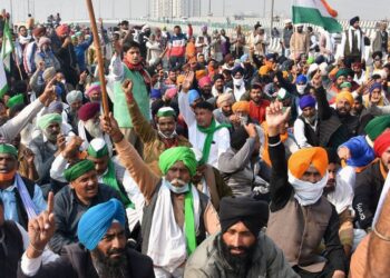 ਕਿਸਾਨ ਅੱਜ ‘ਖੇਤੀਬਾੜੀ ਬਚਾਓ, ਲੋਕਤੰਤਰ ਬਚਾਓ’ ਦਿਵਸ ਮਨਾਉਣਗੇ,ਰਾਜਪਾਲ ਨੂੰ ਸੌਪਿਆ ਜਾਵੇਗਾ ਮੰਗ ਪੱਤਰ ,ਚੰਡੀਗੜ੍ਹ ਪੁਲਿਸ ਨੇ 13 ਰਸਤੇ ਕੀਤੇ ਬੰਦ