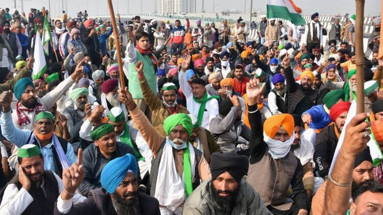 ਕਿਸਾਨ ਅੱਜ ‘ਖੇਤੀਬਾੜੀ ਬਚਾਓ, ਲੋਕਤੰਤਰ ਬਚਾਓ’ ਦਿਵਸ ਮਨਾਉਣਗੇ,ਰਾਜਪਾਲ ਨੂੰ ਸੌਪਿਆ ਜਾਵੇਗਾ ਮੰਗ ਪੱਤਰ ,ਚੰਡੀਗੜ੍ਹ ਪੁਲਿਸ ਨੇ 13 ਰਸਤੇ ਕੀਤੇ ਬੰਦ
