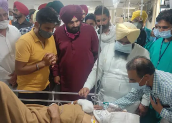 ਮੋਗਾ ਰੋਡ ਐਕਸੀਡੈਂਟ ‘ਚ ਜ਼ਖਮੀ ਕਾਂਗਰਸੀ ਵਰਕਰ ਦਾ ਨਵਜੋਤ ਸਿੰਘ ਸਿੱਧੂ ਨੇ ਡੀਐੱਮਸੀ ‘ਜਾ ਕੇ ਹਾਲ ਚਾਲ ਜਾਣਿਆ