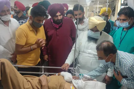 ਮੋਗਾ ਰੋਡ ਐਕਸੀਡੈਂਟ ‘ਚ ਜ਼ਖਮੀ ਕਾਂਗਰਸੀ ਵਰਕਰ ਦਾ ਨਵਜੋਤ ਸਿੰਘ ਸਿੱਧੂ ਨੇ ਡੀਐੱਮਸੀ ‘ਜਾ ਕੇ ਹਾਲ ਚਾਲ ਜਾਣਿਆ