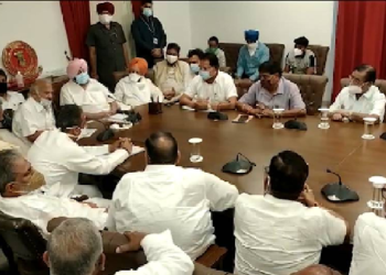 ਕੈਪਟਨ ਨੇ ਆਪਣਾ ਸ਼ਕਤੀ ਪ੍ਰਦਰਸ਼ਨ ਦਿਖਾਉਣ ਲਈ ਪੰਜਾਬ ਦੇ ਸਾਬਕਾ ਅਤੇ ਮੌਜੂਦਾ ਆਗੂਆਂ ਨੂੰ ਸੱਦਿਆ ਲੰਚ ਤੇ