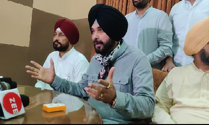 ਜੇਕਰ ਪੰਜਾਬ ਦਾ ਡੀ. ਜੀ. ਪੀ. ਕਾਂਗਰਸ ਪ੍ਰਧਾਨ ਦੀ ਸੁਰੱਖਿਆ ਨਹੀਂ ਕਰ ਸਕਦਾ ਤਾਂ ਤੁਰੰਤ ਦੇਵੇ ਅਸਤੀਫਾ : ਚੰਨੀ