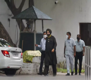 ਸਿੱਧੂ ਸਰਗਰਮ ਕੈਪਟਨ ਨਾਲ ਮੀਟਿੰਗ ਕਰਨ ਤੋਂ ਬਾਅਦ ,ਅਗਲੀ ਮੀਟਿੰਗ ਦਿੱਲੀ ਵਿੱਚ ਸੋਨੀਆ ਗਾਂਧੀ ਅਤੇ ਪ੍ਰਿਅੰਕਾ, ਰਾਹੁਲ ਨਾਲ