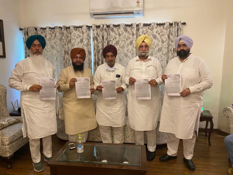 ਪੰਜਾਬ ਸਰਕਾਰ ਦੇ ਮੰਤਰੀਆਂ ਅਤੇ ਵਿਧਾਇਕਾਂ ਨੇ ਧਿਆਨ ਸਿੰਘ ਮੰਡ ਨੂੰ ਬਰਗਾੜੀ ਮੋਰਚੇ ਸਬੰਧੀ ਲਿਖੀ ਚਿੱਠੀ, ਮੰਡ ਲਈ ਡਿਕਟੇਟਰ ਸ਼ਬਦ ਦੀ ਕੀਤੀ ਵਰਤੋਂ