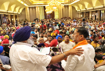 ਪ੍ਰਦਰਸ਼ਨਕਾਰੀ ਨੇ ਰੈਲੀ ਦੌਰਾਨ ਸੁਖਬੀਰ ਬਾਦਲ ਵੱਲ ਚਲਾਈ ਜੁੱਤੀ