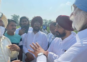 ਮੁੱਖ ਮੰਤਰੀ ਚੰਨੀ ਅੱਜ ਵੜੇ ਖੇਤਾਂ ਵਿੱਚ ਕਿਸਾਨਾਂ ਨਾਲ ਵੀ ਕੀਤੀ ਗੱਲ,ਨਰਮੇ ਦੀ ਫਸਲ ਦਾ ਲਿਆ ਜਾਇਜ਼ਾ