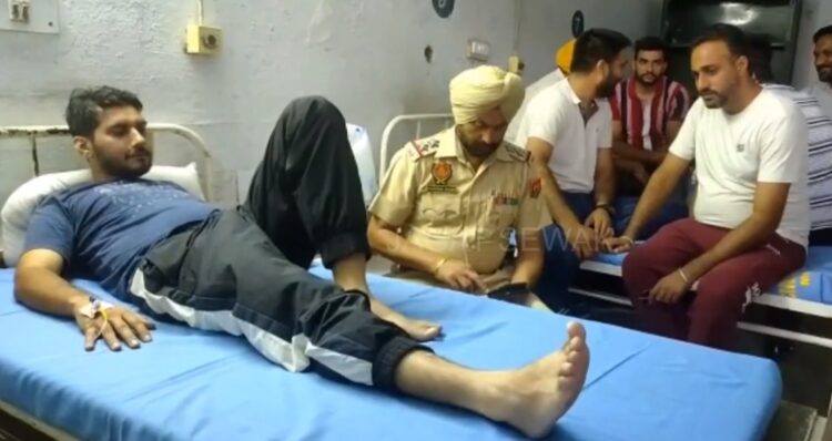 ਮੋਗਾ ਪੁਲਿਸ ਉੱਪਰ ਨਾਕੇ ਤੇ ਹੋਇਆ ਹਮਲਾ, ਹੈਡ ਕਾਂਸਟੇਬਲ ਦੇ ਲੱਗੀ ਗੋਲੀ (ਦੇਖੋ ਵੀਡੀਓ)
