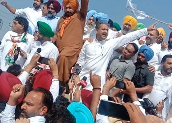 ਨਵਜੋਤ ਸਿੰਘ ਸਿੱਧੂ ਹਲਕਾ ਵਿਧਾਇਕਾਂ ਨੂੰ ਨਾਲ ਲੈ ਲਖੀਮਪੁਰ ਵੱਲ ਵੱਡਾ ਕਾਫਲਾ ਲੈ ਕੇ ਹੋਏ ਰਵਾਨਾ