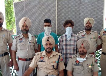 ਸੋਨੇ ਦੀਆਂ ਚੂੜੀਆਂ, ਮੋਟਰਸਾਈਕਲ, ਕ੍ਰਿਪਾਨ ਅਤੇ ਦਾਤਰ ਸਮੇਤ ਲੁੱਟਾਂ ਖੋਹਾਂ ਕਰਨ ਵਾਲੇ ਪੁਲਿਸ ਅੜਿਕੇ