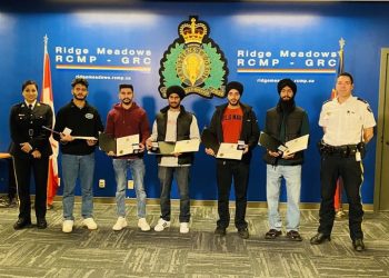 ਦਸਤਾਰ ਕਰਕੇ ਫੇਰ ਸਿੱਖਾਂ ਦਾ ਵਰਲਡ ਵਿੱਚ ਹੋਇਆ ਨਾ ਉੱਚਾ, ਡੁੱਬਦਿਆ ਦੀ ਜਾਨ ਬਚਾਉਣ ਵਾਲੇ ਪੰਜ ਮੁੰਡਿਆਂ ਨੂੰ ਕੀਤਾ ਸਨਮਾਨਿਤ