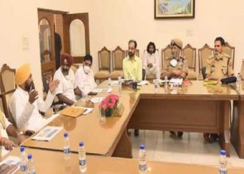 ਮੁੱਖ ਮੰਤਰੀ ਦੀ ਪੁਲਿਸ ਅਫਸਰਾਂ ਨੂੰ ਚਿਤਾਵਨੀ, ਜਾਂ ਤਾਂ ਕੰਮ ਕਰੋ ਨਹੀਂ ਤਾਂ ਬਦਲੀ ਲਈ ਰਹੋ ਤਿਆਰ