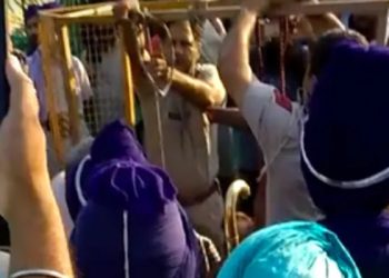 ਸਿੰਘੂ ਬਾਰਡਰ ਤੇ ਸ੍ਰੀ ਗੁਰੂ ਗ੍ਰੰਥ ਸਾਹਿਬ ਦੀ ਬੇਅਦਬੀ ਕਰਨ ਆਏ ਵਿਆਕਤੀ ਦਾ ਹੋਇਆ ਕਤਲ