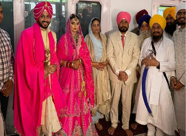 ਮੁੱਖ ਮੰਤਰੀ ਚੰਨੀ ਦੀਆਂ ਖੁਸ਼ੀਆਂ ਵਿੱਚ ਸ਼ਾਮਿਲ ਹੋਏ ਸਿੰਘ ਸਾਹਿਬ ਗਿਆਨੀ ਹਰਪ੍ਰੀਤ ਸਿੰਘ