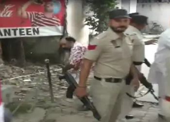 ਆਪਣੇ ਆਪ ਨੂੰ ਦੇਸ਼ ਭਗਤ ਦੱਸਣਾ ਵਾਲਾ ਗੁਰਸਿਮਰਨ ਮੰਡ ਨੂੰ ਨਿਹੰਗ ਸਿੰਘਾਂ ਨੇ ਕੀਤਾ ਗੋਡਣੀਏ,ਪੁਲਿਸ ਨੇ ਮਸਾ ਬਚਾਇਆ