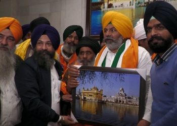 ਯੂਪੀ ਦਾ ਕਿਸਾਨ ਲੀਡਰ ਰਾਕੇਸ਼ ਟਿਕੈਤ ਸ੍ਰੀ ਦਰਬਾਰ ਸਾਹਿਬ ਹੋਇਆ ਨਤਮਸਤਕ