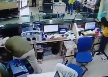 ਐਚਡੀਐਫਸੀ ਬੈਂਕ ਵਿੱਚ ਵੱਡੀ ਲੁੱਟ ,ਲੁਟੇਰੇ ਪੁਲਿਸ ਦੀ ਵਰਦੀ ਵਿੱਚ ਬੈਂਕ ਅੰਦਰ ਦਾਖਲ ਹੋਏ