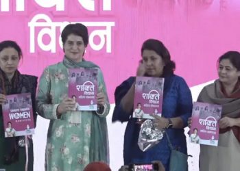 ਉੱਤਰ ਪ੍ਰਦੇਸ਼ ਵਿੱਚ ਕਾਂਗਰਸ ਸਰਕਾਰ ਆਉਣ ਤੇ ਦੇਵੇਗੀ ਲੜਕੀਆਂ ਨੂੰ ਸਮਾਰਟਫੋਨ, ਸਕੂਟਰੀਆਂ,ਨੌਕਰੀਆਂ ਕੀਤਾ ਵੱਖਰ ਮੈਨੀਫੈਸਟੋ ਜਾਰੀ