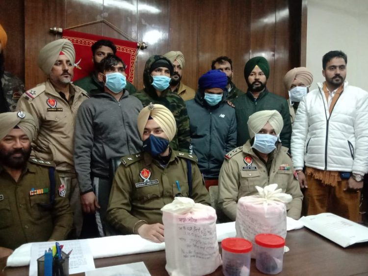 ਮੋਗਾ ਪੁਲਿਸ ਨੂੰ ਮਿਲੀ ਵੱਡੀ ਸਫਲਤਾ, 2 ਗਰਨੇਡ ਅਤੇ ਭਾਰੀ ਅਸਲੇ ਸਮੇਤ 3 ਨੌਜਵਾਨ ਕਾਬੂ