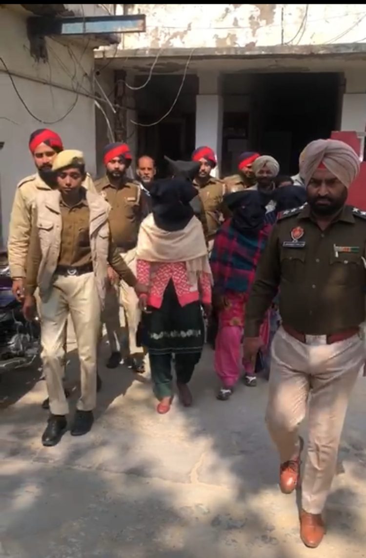 ਮੋਗਾ ਪੁਲਿਸ ਵੱਲੋਂ ਅਗਵਾ ਦੀ ਘਟਨਾ ਦਾ ਪਰਦਾਫਾਸ਼, ਵਿਆਹ ਦੇ ਨਾਮ ਪਰ ਪੈਸੇ ਲੈ ਕੇ ਠੱਗੀ ਮਾਰਨ ਵਾਲੇ ਗਿਰੋਹ ਦੇ 4 ਮੈਂਬਰ ਗ੍ਰਿਫਤਾਰ ( ਪੜ੍ਹੋ ਅਗਵਾ ਦੀ ਪੂਰੀ ਕਹਾਣੀ )