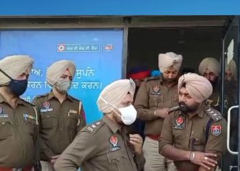 ਤਰਨਤਾਰਨ ਵਿਖੇ HDFC ਬੈਂਕ ਵਿੱਚ ਵੱਜਿਆ 25 ਲੱਖ ਰੁਪਏ ਦਾ ਡਾਕਾ , ਗਾਰਡਾਂ ਦੇ ਮੋਬਾਈਲ ਵੀ ਖੋਹੇ