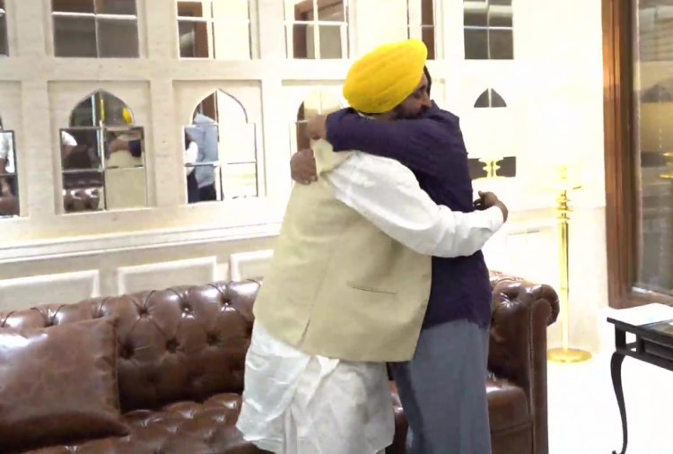 ਆਮ ਆਦਮੀ ਪਾਰਟੀ ਦੇ ਵਿਧਾਇਕਾਂ ਦੀ ਥੋੜੇ ਸਮੇਂ ਵਿੱਚ ਹੋਵੇਗੀ ਮੀਟਿੰਗ, ਭਗਵੰਤ ਮਾਨ ਰਾਜਪਾਲ ਕੋਲ ਸਰਕਾਰ ਬਣਾਉਣ ਦਾ ਕਰੇਗਾ ਦਾਅਵਾ ਪੇਸ਼