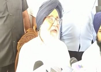 ਪ੍ਰਕਾਸ਼ ਸਿੰਘ ਬਾਦਲ ਨੇ ਮਾਰੀ ਬੜ੍ਹਕ, ਵਰਕਰਾਂ ਨੂੰ ਦਿੱਤਾ ਹੌਸਲਾ, ਆਖਿਆ ਮੇਰੇ ਹੁੰਦਿਆਂ ਕੋਈ ਤੁਹਾਡੀ ਹਵਾ ਵੱਲ ਨਹੀਂ ਦੇਖੇਗਾ