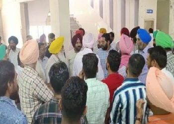 ਪੰਜਾਬ ਦੇ ਤਹਿਸੀਲਦਾਰ ਤੇ ਪਟਵਾਰੀਆਂ ਨੇ ਕੀਤੀ ਹੜਤਾਲ, ਕਿਸਾਨ ਜਥੇਬੰਦੀ ਨੇ ਕੀਤੀ ਸੀ ਮੁਲਾਜ਼ਮਾਂ ਨਾਲ ਧੱਕੇਸ਼ਾਹੀ