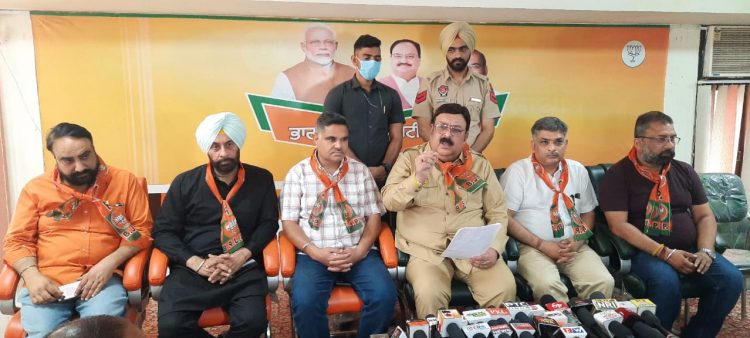 ਪ੍ਰਧਾਨ ਮੰਤਰੀ ਮੋਦੀ ਦੀਆਂ ਲੋਕ ਪੱਖੀ ਨੀਤੀਆਂ ਅਤੇ ਦ੍ਰਿੜ ਫੈਸਲਿਆਂ ਕਾਰਨ ਅੱਜ ਪਾਕਿਸਤਾਨ ਸਮੇਤ ਹੋਰ ਦੇਸ਼ ਪ੍ਰਧਾਨ ਮੰਤਰੀ ਮੋਦੀ ਦੀਆਂ ਤਾਰੀਫਾਂ ਕਰਦੇ ਨਹੀਂ ਥੱਕਦੇ :- ਸ਼ਵੇਤ ਮਲਿਕ