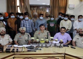 ਪੁਲਿਸ ਦੀ ਵੱਡੀ ਕਾਰਵਾਈ; 4 ਨਾਮੀ ਗੈਂਗਸਟਰਾਂ ਸਮੇਤ 16 ਹੋਰ ਵਿਅਕਤੀ ਕੀਤੇ ਗਿਰਫਤਾਰ ਵੱਡੀ ਮਾਤਰਾ ਵਿੱਚ ਹਥਿਆਰ ਕੀਤੇ ਬਰਾਮਦ