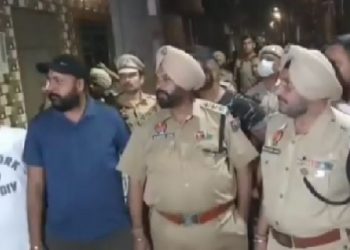 ਨੌਜਵਾਨਾਂ ਨੇ ਸ਼ਰੇਆਮ ਚਲਾਈਆਂ ਗੋਲੀਆਂ ਤੇ ਭੰਨੀਆਂ ਗੱਡੀਆਂ