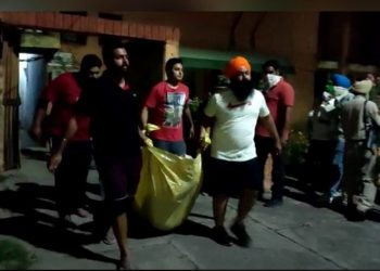 ਘਰ ਵਿੱਚ ਚੁੱਪ ਚਪੀਤੇ ਹੋਏ ਤਿੰਨ ਕਤਲ, ਬਦਬੂ ਆਉਣ ਤੇ ਲੋਕਾਂ ਨੂੰ ਲੱਗਾ ਪਤਾ, ਪੁਲਿਸ ਨੇ ਜਾਂਚ ਕੀਤੀ ਸ਼ੁਰੂ￼