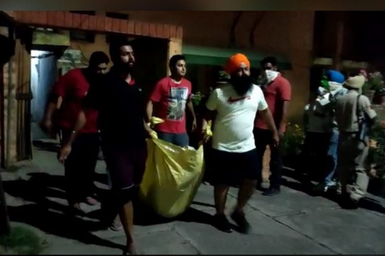 ਘਰ ਵਿੱਚ ਚੁੱਪ ਚਪੀਤੇ ਹੋਏ ਤਿੰਨ ਕਤਲ, ਬਦਬੂ ਆਉਣ ਤੇ ਲੋਕਾਂ ਨੂੰ ਲੱਗਾ ਪਤਾ, ਪੁਲਿਸ ਨੇ ਜਾਂਚ ਕੀਤੀ ਸ਼ੁਰੂ￼