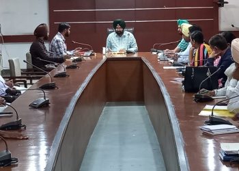 ਡਿਪਟੀ ਕਮਿਸ਼ਨਰ ਵੱਲੋਂ ਪ੍ਰਧਾਨ ਮੰਤਰੀ ਆਦਰਸ਼ ਗ੍ਰਾਮ ਯੋਜਨਾ ਸਬੰਧੀ ਕੀਤੀ ਸਬੰਧਤ ਅਧਿਕਾਰੀਆਂ ਨਾਲ ਮੀਟਿੰਗ