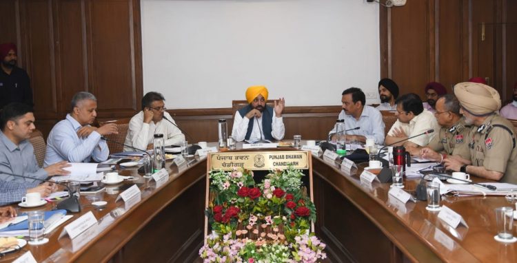 ਭਗਵੰਤ ਮਾਨ ਨੇ ਨਸ਼ਿਆਂ ਦੀ ਰੋਕਥਾਮ ਲਈ ਜ਼ਿਲਿਆਂ ਦੇ ਡਿਪਟੀ ਕਮਿਸ਼ਨਰਾਂ ਅਤੇ ਐਸ ਐਸ ਪੀ ਨੂੰ ਕੀਤੇ ਸ਼ਖ਼ਤ ਨਿਰਦੇਸ਼￼￼￼