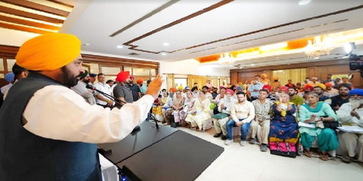 ਭਗਵੰਤ ਸਿੰਘ ਮਾਨ ਨੇ ਪਹਿਲੇ ਲੋਕ ਮਿਲਣੀ ਪ੍ਰੋਗਰਾਮ ਦੌਰਾਨ 61 ਸ਼ਿਕਾਇਤਾਂ ਦਾ ਕੀਤਾ ਨਿਪਟਾਰਾ