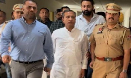 ਪੰਜਾਬ ਦੇ ਭ੍ਰਿਸ਼ਟਾਚਾਰ ਵਿੱਚ ਬਰਖ਼ਾਸਤ ਮੰਤਰੀ ਵਿਜੇ ਸਿੰਗਲਾ ਅਤੇ ਪ੍ਰਦੀਪ ਨੂੰ ਅਦਾਲਤ ਨੇ ਭੇਜਿਆ ਨਿਆਂਇਕ ਹਿਰਾਸਤ ਵਿੱਚ