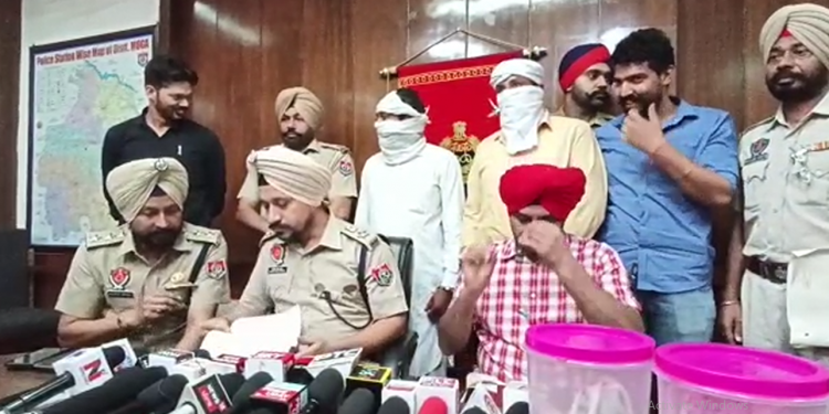 ਅਸਲਾ ਲਾਇਸੇੰਸ ਬਣਾਉਣ ਲਈ ਗੈਂਗਸਟਰਾਂ ਦਾ ਨਾਮ ਵਰਤ ਕੇ ਆਪਣੇ ਘਰ ਖੁਦ ਹੀ ਚਲਾਈਆਂ ਗੋਲੀਆਂ ਦੀ ਵਾਰਦਾਤ 48 ਘੰਟਿਆਂ ਵਿੱਚ ਟਰੇਸ