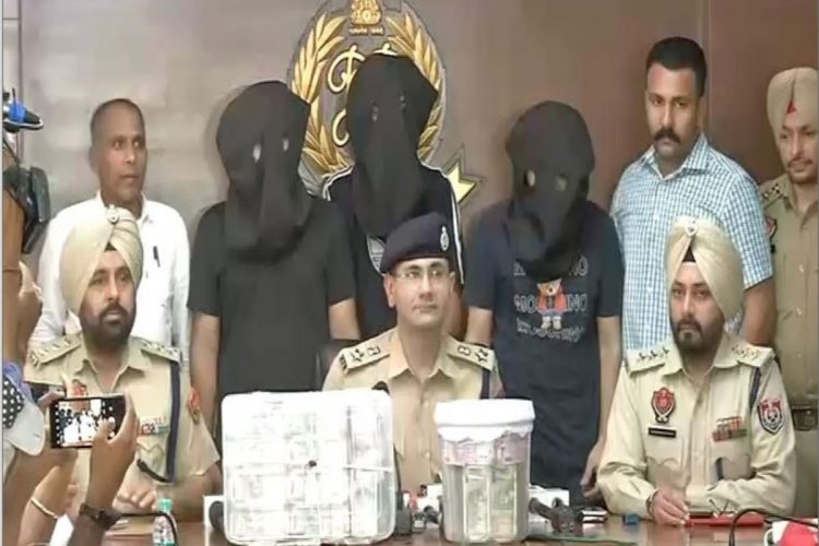 ਡੇਰਾਬਸੀ ਵਿੱਚ ਇੱਕ ਕਰੋੜ ਦੀ ਲੁੱਟ ਕਰਨ ਵਾਲਾ ਗਿਰੋਹ ਕਾਬੂ, 65 ਲੱਖ ਰੁਪਏ ਮੌਕੇ ਤੇ ਨਕਦੀ ਕੀਤੀ ਬਰਾਮਦ