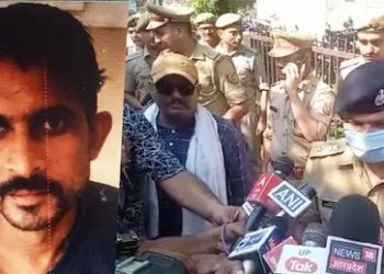 ਗੈਂਗਸਟਰ ਨੂੰ ਪੁਲਿਸ ਅਦਾਲਤ ਵਿੱਚ ਪੇਸ਼ ਕਰਨ ਲਈ ਲੈ ਕੇ ਜਾ ਰਹੀ ਸੀ, ਕੁੱਝ ਲੋਕਾਂ ਵੱਲੋਂ ਪੁਲਿਸ ਤੇ ਕੀਤਾ ਗਿਆ ਇੱਟਾਂ ਨਾਲ ਹਮਲਾ, ਇੱਕ ਸਿਪਾਹੀ ਜ਼ਖ਼ਮੀ 