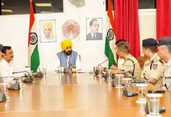 ਮੁੱਖ ਮੰਤਰੀ ਨੇ ਪੰਜਾਬ ਵਿੱਚੋਂ ਗੈਂਗਸਟਰ ਅਤੇ ਨਸ਼ਾ ਖਤਮ ਕਰਨ ਲਈ ਅਫਸਰਾਂ ਨੂੰ ਕੀਤੀਆਂ ਸਖ਼ਤ ਹਦਾਇਤਾਂ 