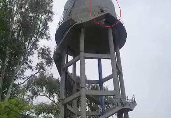 ਮੋਗਾ ਜ਼ਿਲ੍ਹੇ ਦੇ ਪਿੰਡ ਲੋਪੋਂ ਵਿਖੇ ਆਪਣੇ ਪਤੀ ਅਤੇ ਸਹੁਰੇ ਪਰਿਵਾਰ ਨਾਲ ਚਲਦੇ ਝਗੜੇ ਕਾਰਨ ਔਰਤ ਚੜ੍ਹੀ ਟੈਂਕੀ ਤੇ