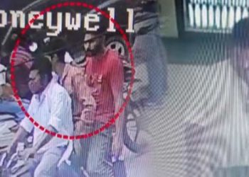 ਗੈਂਗਸਟਰ ਗੋਲਡੀ ਬਰਾੜ ਦੇ ਨਾਂ ਤੇ ਬੈਂਕ ਵਿੱਚ ਆਧਾਰ ਕਾਰਡ ਲੈ ਕੇ ਪਹੁੰਚਿਆ ਵਿਅਕਤੀ ਖਾਤਾ ਖਲਵਾਉਣ ਤੋਂ ਪਹਿਲਾਂ ਹੀ ਹੋਇਆ ਫ਼ਰਾਰ ￼